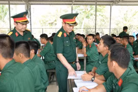 Chính ủy Bộ CHQS tỉnh kiểm tra công tác huấn luyện chiến sĩ mới