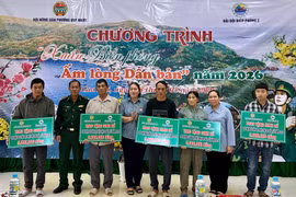 Lực lượng quân đội tổ chức nhiều hoạt động chăm lo Tết cho người dân.