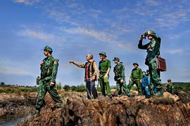 Giữ vững biên cương từ thế trận lòng dân.