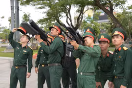 Lực lượng chuyên môn thuộc Bộ Chỉ huy Quân sự tỉnh tham gia lớp tập huấn sử dụng thiết bị chế áp phương tiện bay không người lái nhằm bảo vệ an toàn các mục tiêu trọng yếu.