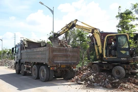 Gia Lai: Khắc phục tình trạng rác thải “bủa vây” đường mới ven sông Dinh