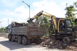 Gia Lai: Khắc phục tình trạng rác thải “bủa vây” đường mới ven sông Dinh