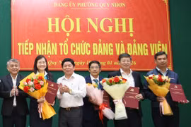 Đảng ủy phường Quy Nhơn tiếp nhận 11 tổ chức cơ sở đảng và 862 đảng viên