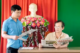 Đảng bộ phường Bồng Sơn triển khai nghiêm túc việc mua và đọc báo, tạp chí của Đảng theo Thông báo số 173-TB/TW, góp phần nâng cao trình độ lý luận chính trị cho cán bộ, đảng viên năm 2026.