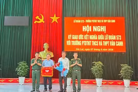 Lữ đoàn 573 kết nghĩa với Trường Phổ thông Dân tộc nội trú THCS và THPT Vân Canh