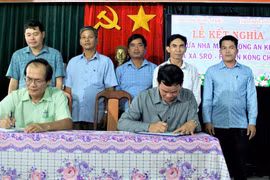 Nhà máy Đường An Khê ký giao ước kết nghĩa với xã Sró. Ảnh: Ngọc Minh