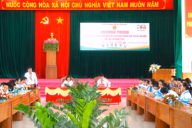 Hội đồng nhân dân thị xã An Khê tiếp xúc, đối thoại với trẻ em. Ảnh: Ngọc Minh