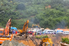 Kẹt xe kéo dài gần 20 km tại đèo An Khê. Ảnh: Ngọc Minh
