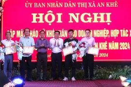 Lãnh đạo thị xã An Khê gặp mặt doanh nghiệp, hợp tác xã. Ảnh: Ngọc Minh