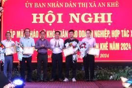 Lãnh đạo thị xã An Khê gặp mặt doanh nghiệp, hợp tác xã. Ảnh: Ngọc Minh