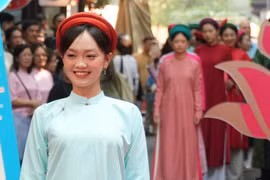 Áo dài giữa phố, nơi truyền thống 'chạm' vào nhịp sống thành thị