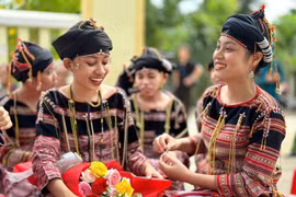 Giữ hồn thổ cẩm Ba Na