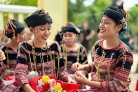 Giữ hồn thổ cẩm Ba Na