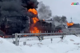 Ukraine tấn công sâu trong lãnh thổ Nga, hàng loạt cơ sở dầu khí bốc cháy dữ dội