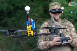 Ukraine tung đòn drone tấn công 14 vùng của Nga