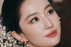 Lưu Diệc Phi đẹp hoàn hảo trên thảm đỏ