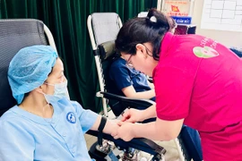 Đội ngũ y-bác sĩ Gia Lai tiên phong hiến máu cứu người