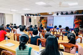 Gia Lai: Hội thảo điều trị u tuyến giáp, suy giãn tĩnh mạch bằng phương pháp đốt sóng cao tần