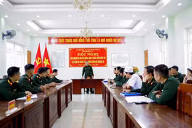 Bệnh viện Quân y 211 cử 4 nhân viên luân phiên công tác tại Bệnh xá đảo Đá Tây A