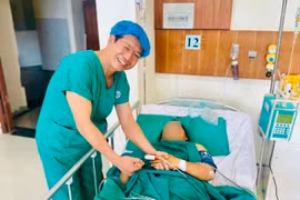 Gia Lai: Người phụ nữ suýt chết vì bồn nước 1.000 lít bất ngờ đổ đè sập nơi đang ở