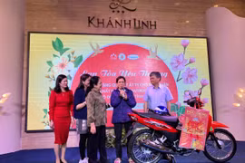 Quà Tết nghĩa tình đến với nhân viên y tế khó khăn Gia Lai