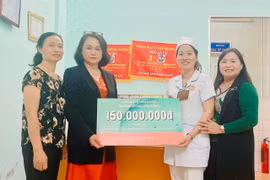 Công ty TNHH Oriflame Việt Nam tặng sản phẩm dinh dưỡng cho bệnh nhân Gia Lai