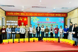 Đoàn Công tác Quốc hội thăm, tặng quà đoàn viên, người lao động khó khăn phường Pleiku