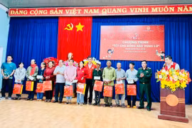 Chương trình “Tết Nhân ái” tặng quà 1.100 người dân phía Tây tỉnh Gia Lai