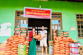 Người dân Gia Lai hướng về đồng bào vùng lũ Nghệ An