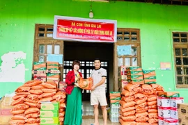 Người dân Gia Lai hướng về đồng bào vùng lũ Nghệ An