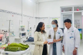 Hỗ trợ kinh phí chăm sóc cháu bé bị bỏ rơi tại rừng cao su Ia Mơ