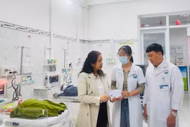 Hỗ trợ kinh phí chăm sóc cháu bé bị bỏ rơi tại rừng cao su Ia Mơ