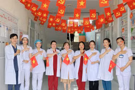 Bệnh viện rực rỡ cờ hoa cùng bệnh nhi Gia Lai chào mừng Quốc Khánh 2-9