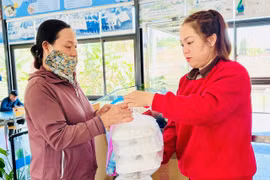 Những suất ăn nghĩa tình ấm lòng bệnh nhân ngày Tết