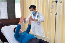 Gia Lai: Người đàn ông quốc tịch Mỹ bất tỉnh trên đường được cấp cứu thành công