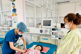 Gia Lai: Lọc máu liên tục 53 giờ, cứu sống bệnh nhi sốc phản vệ do bị ong khoái đốt