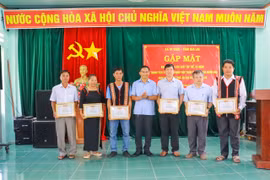 Ia Hiao khen thưởng 9 tập thể, cá nhân xuất sắc cứu người trong vụ ngộ độc thực phẩm