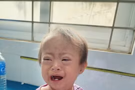 Một bé gái bị bỏ rơi tại Bệnh viện Nhi Gia Lai