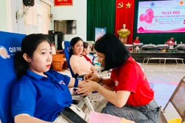Trên 300 người dân các xã phía Tây tỉnh Gia Lai hiến máu tình nguyện