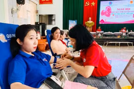 Trên 300 người dân các xã phía Tây tỉnh Gia Lai hiến máu tình nguyện