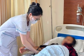 Vụ “Đập kính ô tô cứu tài xế nghị bị đột quỵ”: Bệnh nhân đã qua cơn nguy kịch