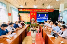 Lãnh đạo 2 đơn vị thống nhất ký kết thỏa thuận hợp tác. Ảnh: Như Nguyện