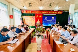 Lãnh đạo 2 đơn vị thống nhất ký kết thỏa thuận hợp tác. Ảnh: Như Nguyện