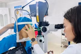 Bệnh viện Mắt Quốc tế Sài Gòn-Gia Lai điều trị bệnh võng mạc đái tháo đường bằng Laser quang đông