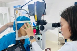 Bệnh viện Mắt Quốc tế Sài Gòn-Gia Lai điều trị bệnh võng mạc đái tháo đường bằng Laser quang đông