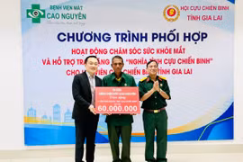  Ký kết chăm sóc sức khỏe mắt và trao nhà “Nghĩa tình cựu chiến binh”
