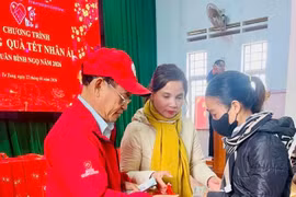 Hội Chữ thập đỏ Gia Lai trao 400 suất quà Tết cho người dân các xã phía Tây