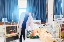 Bệnh viện Đại học Y Dược- Hoàng Anh Gia Lai phẫu thuật cấp cứu giữ lại cẳng chân cho bé 8 tuổi