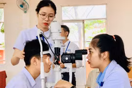 Bệnh viện Mắt Quốc tế Sài Gòn-Gia Lai khám mắt miễn phí cho học sinh