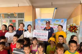 Câu lạc bộ Ngôi nhà yêu thương Gia Lai tặng công trình vui chơi cho trẻ em vùng sâu